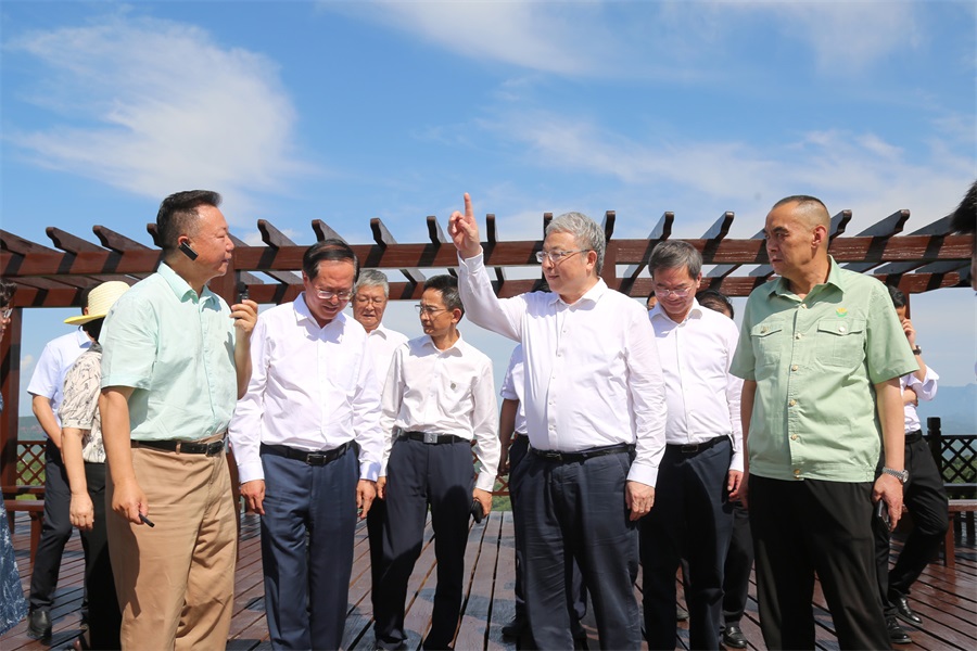 2024.06.23全國政協(xié)副主席、民盟中央常務(wù)副主席、中國科學院院士、清華大學副校長王光謙蒞臨金徽股份視察.jpg