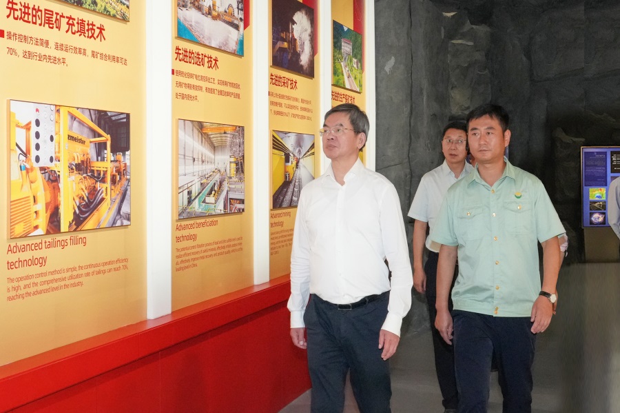 2024.06.23全國政協(xié)委員、省政協(xié)主席、黨組書記莊國泰蒞臨金徽股份指導(dǎo)工作.jpg