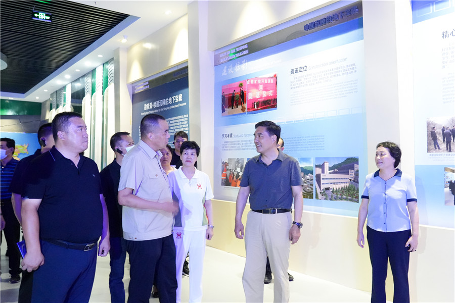 12-2022年8月，省委常委、省委統(tǒng)戰(zhàn)部長孫雪濤帶領(lǐng)帶領(lǐng)全省黨外代表人士考察團蒞臨金徽股份調(diào)研指導(dǎo)。.jpg
