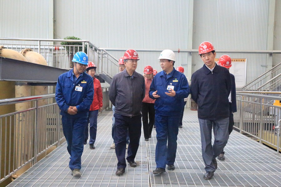 20-2016年5月，國家水利部原副部長朱登銓一行蒞臨金徽股份調(diào)研項目建設(shè)工作。.jpg