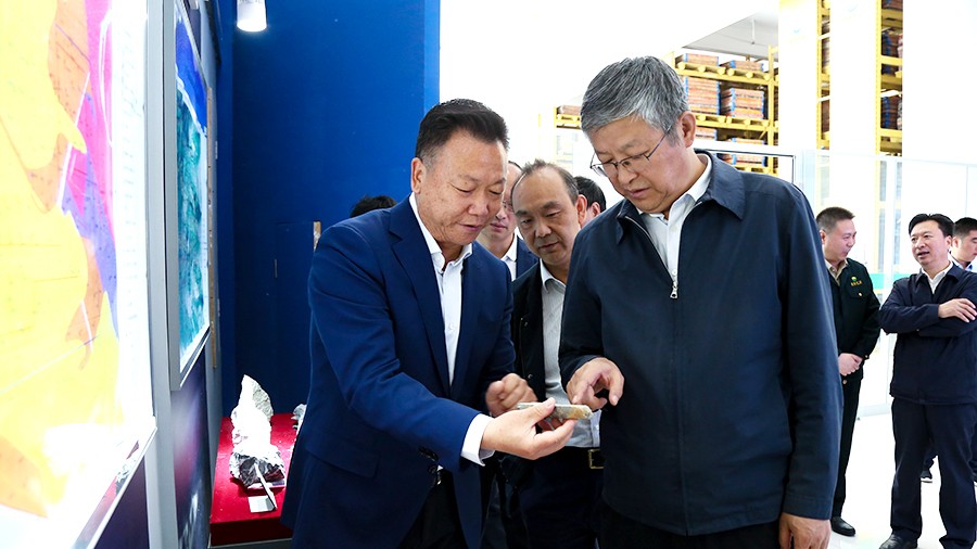 33-2021年5月，隴南市委書記張珂兵蒞臨礦區(qū)調(diào)研尾礦庫治理及綠色礦山建設(shè)情況。.jpg