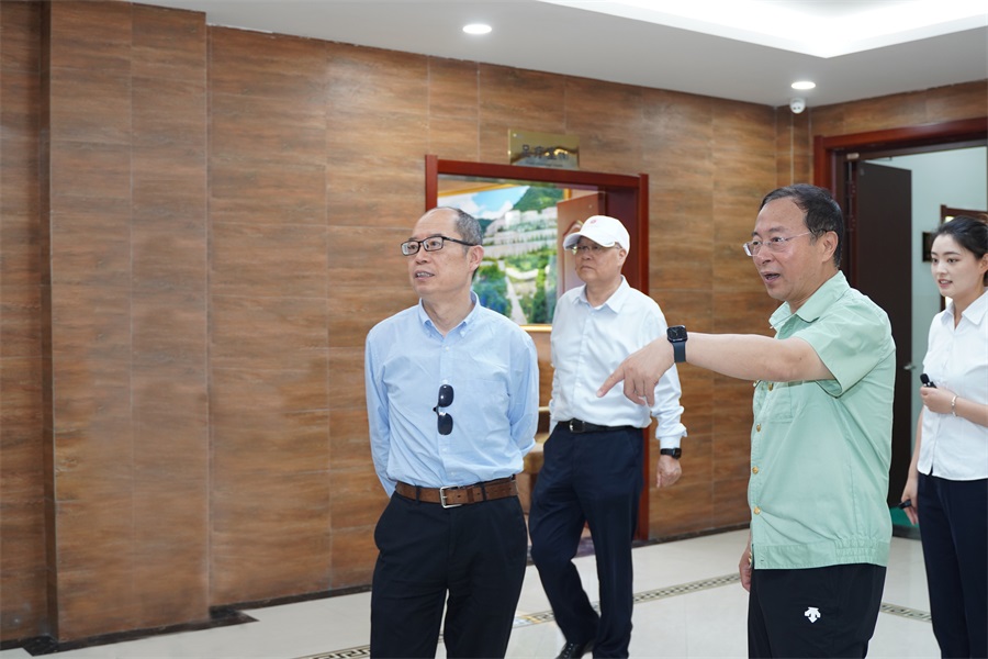 2024.06.23重慶市政協(xié)副主席、民盟市委會主委杜惠平蒞臨金徽股份調(diào)研.jpg